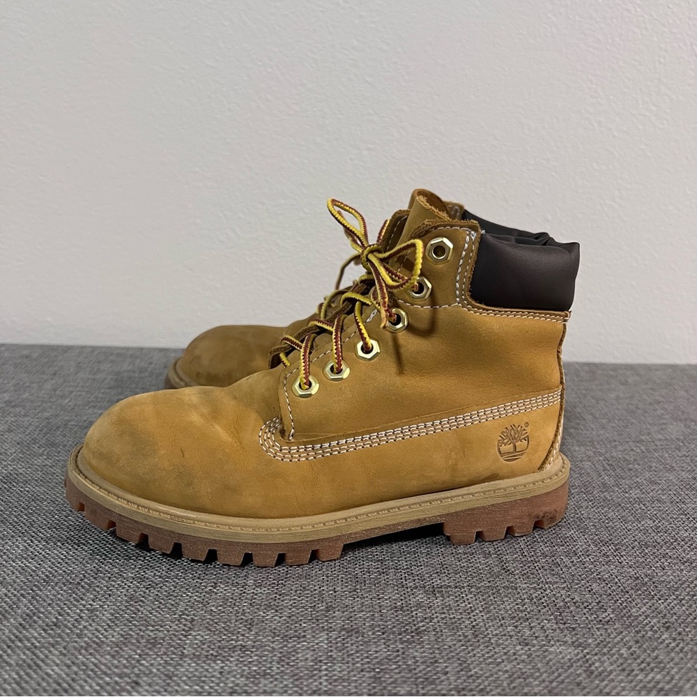 Timberland Tan and Black Boots Rugged Outdoor Style